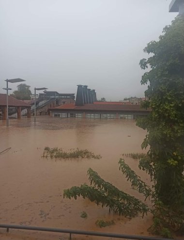 Meteorologii din Grecia sunt uimiţi de un fenomen nemaiîntâlnit până acum: până la 800 de litri pe metru pătrat de ploaie au căzut în numai 24 de ore - VIDEO