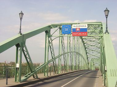 Slovacii vor trimite până la 500 de soldaţi la graniţă, pentru a ajuta la controlul migranţilor care trec dinspre Ungaria. Numărul lor a crescut de nouă ori în acest an
