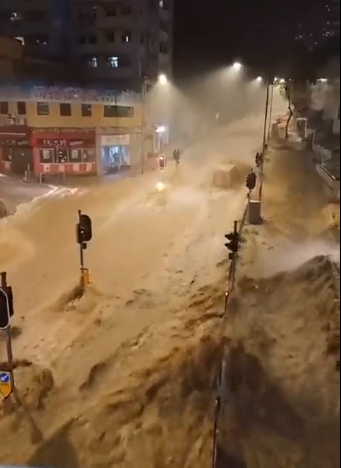 Hong Kong: Cea mai abundentă ploaie din ultimii cel puţin 140 de ani inundă străzile şi staţiile de metrou - VIDEO