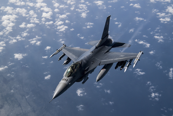 SUA vor trimite avioane F-16 suplimentare pentru a consolida misiunea de poliţie aeriană a NATO în România