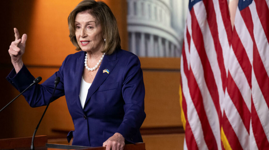 În vârstă de 83 de ani, democrata Nancy Pelosi, fostul speaker al Camerei Reprezentanţilor, anunţă că va candida pentru un nou mandat