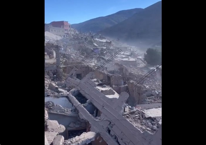 Cutremur în Maroc - Bilanţul victimelor a trecut de 2.100 de morţi, supravieţuitorii petrec a treia noapte sub cerul liber