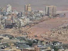 2.000 de persoane s-ar putea să fi murit în inundaţiile din Libia, potrivit unui lider. Sunt mii de persoane dispărute, multe au fost târâte de ape şi duse în mare. În oraşul Derna apele au măturat blocuri întregi