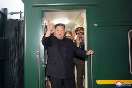 Trenul lui Kim Jong Un a trecut de Vladivostok, cel mai probabil întâlnirea cu Putin va avea loc la cosmodromul Vostocini