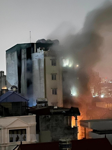 "Zeci de morţi" într-un incendiu produs într-un bloc din Vietnam / 70 de persoane au fost salvate