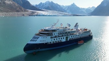 Un vas de croazieră cu 206 oameni a rămas blocat în Arctica de mai multe zile. La bord au apărut cazuri de COVID