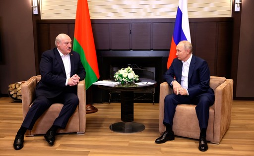 Lukaşenko discută cu Putin la Soci şi anunţă că Belarusul furnizează Rusiei zeci de mii de tone de motorină şi benzină. Este a şaptea întâlnire dintre cei doi lideri în acest an