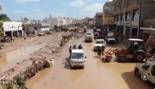 Oraşul libian Derna, devastat de inundaţii, se luptă să facă faţă miilor de cadavre aduse de apă sau prinse sub dărâmături