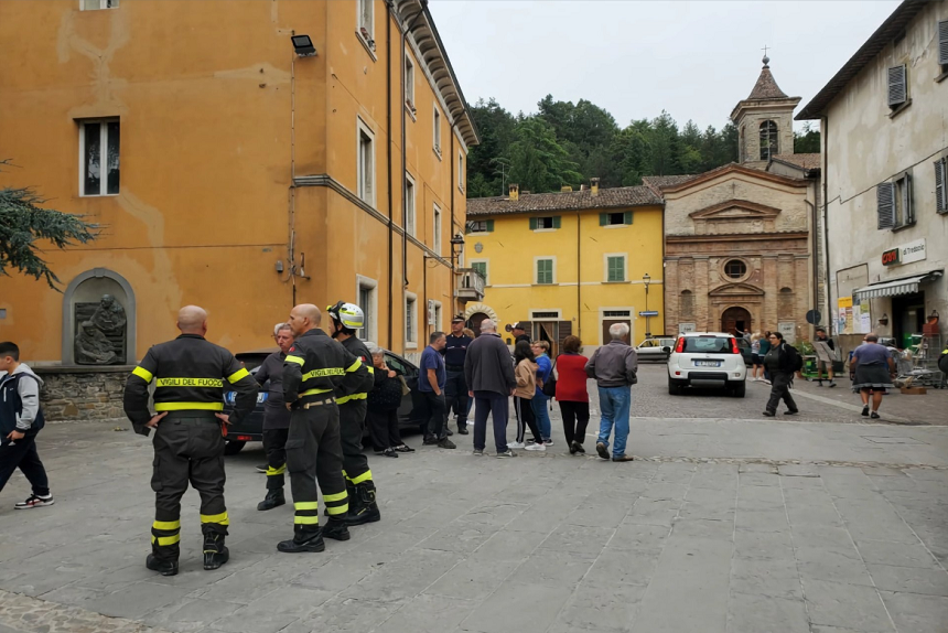 Cutremur de 4,8 grade pe scara Richter în centrul Italiei, la nord de Florenţa, unde locuitori au ieşit în stradă