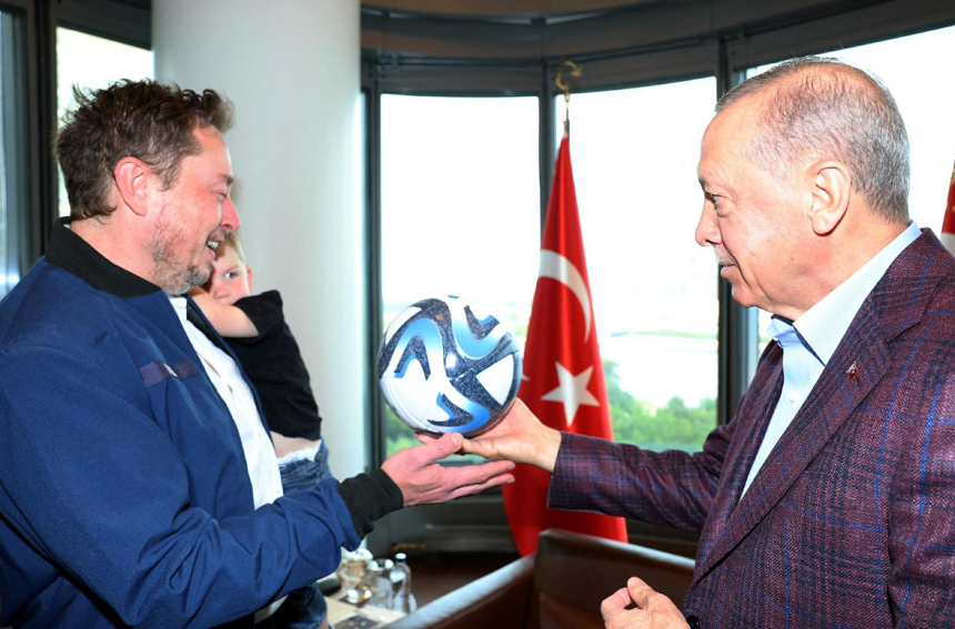 Recep Tayyip Erdogan îi cere lui Elon Musk, la New York, să deschidă o fabrică Tesla în Turcia