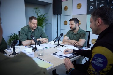 Reuters: Zelenski este înconjurat de colaboratori suspectaţi de corupţie. Cine este "cardinalul verde" 