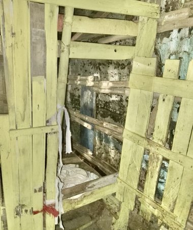 Caz şocant în Venezuela. Şase femei arestate după ce au ţinut un băiat cu handicap de 13 ani într-o cuşcă. Poliţia a intervenit pentru a scăpa femeile de linşajul vecinilor