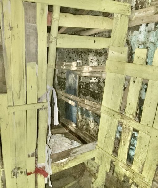 Caz şocant în Venezuela. Şase femei arestate după ce au ţinut un băiat cu handicap de 13 ani într-o cuşcă. Poliţia a intervenit pentru a scăpa femeile de linşajul vecinilor