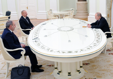 Putin cere, într-o convorbire cu Aliev, în timpul negocierilor separatiştilor armeni cu Baku, respectarea drepturilor armenilor în Nagorno Karabah