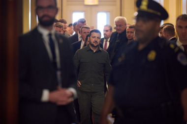 Zelenski a fost la Pentagon şi s-a întâlnit cu legislatorii americani încercând să-i convingă să continue ajutorul militar, dar nu a mai rostit ca data trecută un discurs în Congresul reunit