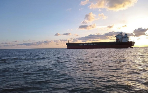 Nava Aroyat, cu 17.600 de tone de grâu la bord, pleacă din portul Ciornomorsk către Egipt, anunţă Kievul. Transportul maritim de pasageri de la Sevastopol, suspendat până la noi ordine. Moscova anunţă că a distrus o rachetă ghidată şi două drone vizând Cr