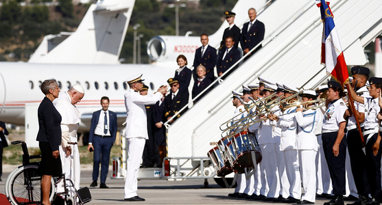 Papa Francisc, primit în vizita la Marsilia de două zile dedicată migraţiei de către premierul francez Élisabeth Borne