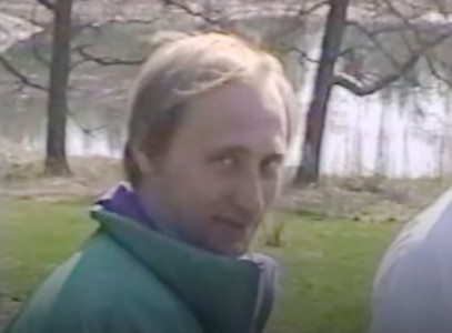 Imagini inedite cu Vladimir Putin la începutul anilor 1990 îl arată în trening, jucând tenis de masă şi pescuind în timpul unei călătorii în Finlanda - VIDEO