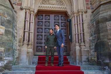 Zelenski în Ottawa - O invitaţie controversată stânjeneşte guvernul canadian