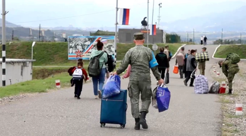 Armenia anunţă că a primit 2.900 de refugiaţi din Nagorno Karabah, după ce un oficial local a anunţat că toţi cei 120.000 de armeni din enclavă vor pleca în ţară