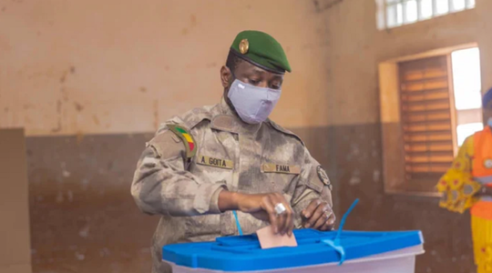 Junta din Mali anunţă o ”uşoară amânare” a alegerilor prezidenţiale prevăzute în februarie 2024, după adoptarea unei noi Constituţii care le permite anumitor membri ai juntei să candideze în următorul scrutin