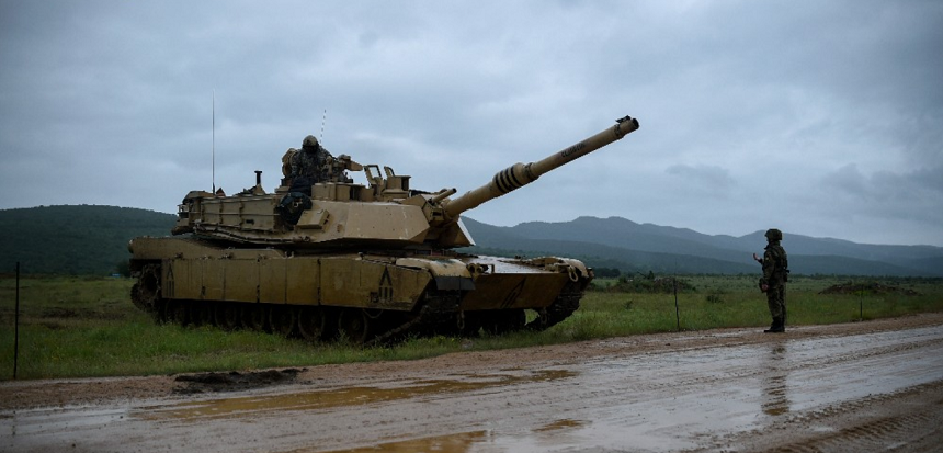 Kremlinul ameninţă cu ”arderea” tancurilor americane de tip Abrams livrate Ucrainei. Nu există ”armă care să schimbe raportul de forţe pe câmpul de luptă”