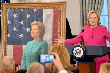 Hillary Clinton îl critică pe Putin, la dezvelirea portretului oficial la Departamentul de Stat, cu privire la extinderea NATO. ”Păcat, Vladimir, tu ai căutat-o”