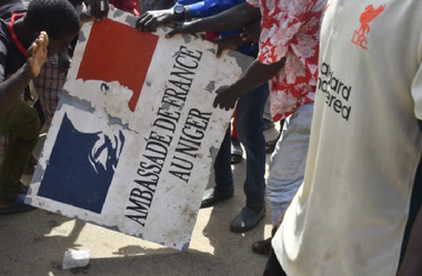 Ambasadorul Franţei la Niamey a părăsit Nigerul