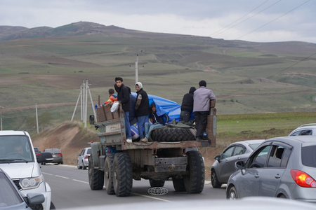 Aproape jumătate din populaţia Nagorno Karabah s-a refugiat în Armenia, anunţă Erevanul. Ruben Vardanyan, un fost şef al guvernului separatist, arestat. Guvernul armean a cazat doar 2.850 de refugiaţi