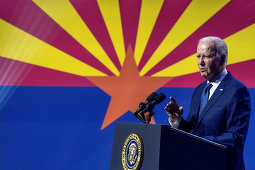 Joe Biden îl prezintă pe Donald Trump, într-un discurs la Tempe în Arizona, drept o ”ameninţare” la adresa democraţiei