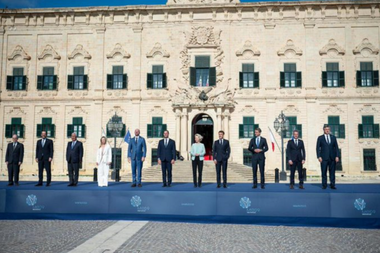 Italia nu mai vrea să primească migranţi salvaţi pe mare de către ONG-uri germane, anunţă Meloni la summitul ţărilor mediteraneene din UE în Malta. ”Nu ne putem juca de-a solidaritatea cu frontierele altora”