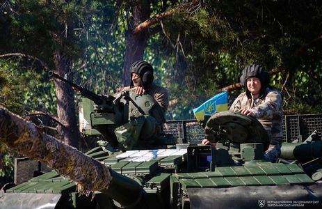 Ucraina primeşte primul lot de tancuri recondiţionate din Polonia