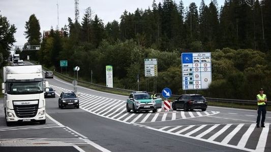 Cehii şi polonezii sporesc controalele la graniţa cu Slovacia