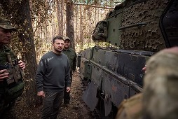 Zelenski i-a vizitat pe soldaţii care luptă în nord-estul Ucrainei