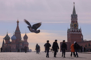 Rusia îşi testează sistemul public de alertă, declanşând sirene şi întrerupând timp de un minut emisiile radio şi tv. SUA îşi testează şi ele sistemul, pe telefon, la radio şi televiziune