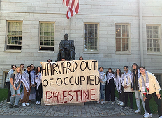 Treizeci şi cinci de asociaţii studenţeşti de la Harvard acuză Israelul de faptul că este ”vinovat de violenţele care se desfăşoară” din cauza ”regimului de apartheid” pe care-l impune palestinienilor, ”forţaţi să trăiască într-o închisoare sub cerul libe