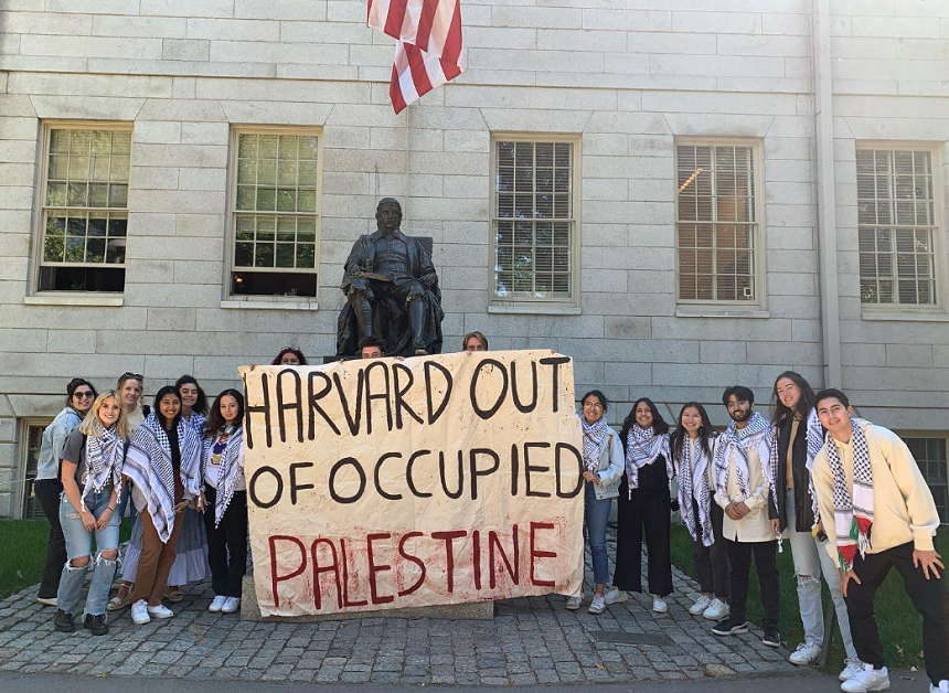 Treizeci şi cinci de asociaţii studenţeşti de la Harvard acuză Israelul de faptul că este ”vinovat de violenţele care se desfăşoară” din cauza ”regimului de apartheid” pe care-l impune palestinienilor, ”forţaţi să trăiască într-o închisoare sub cerul liber” de 20 de ani