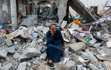 Bilanţul victimelor atacurilor israeliene în Fâşia Gaza creşte la 687 de morţi şi peste 3.700 de răniţi. Ministerul palestinian al Sănătăţii acuză armata israeliană de atacarea şi distrugerea a 11 ambulanţe