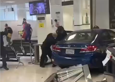 Bărbat împuşcat mortal la San Francisco, după ce a intrat cu maşina în consulatul chinez - VIDEO