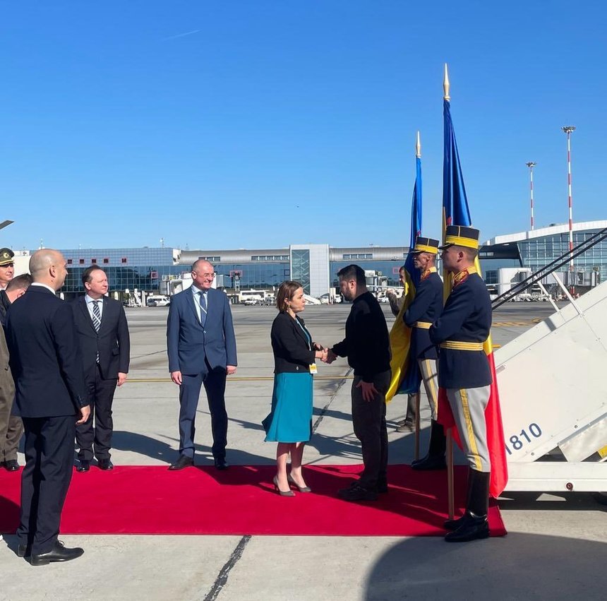 UPDATE - Volodimir Zelenski a ajuns la Bucureşti: Ucraina este recunoscătoare pentru sprijinul României / Zelenski, întâmpinat de Luminiţa Odobescu la aeroport