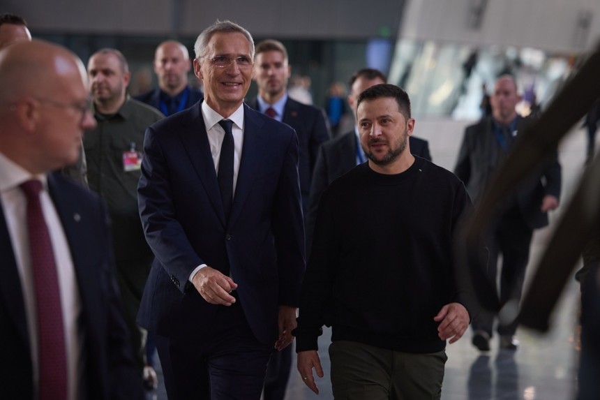 După vizita la Bucureşti, Zelenski a venit miercuri în premieră la sediul NATO în încercarea de a obţine mai multe arme