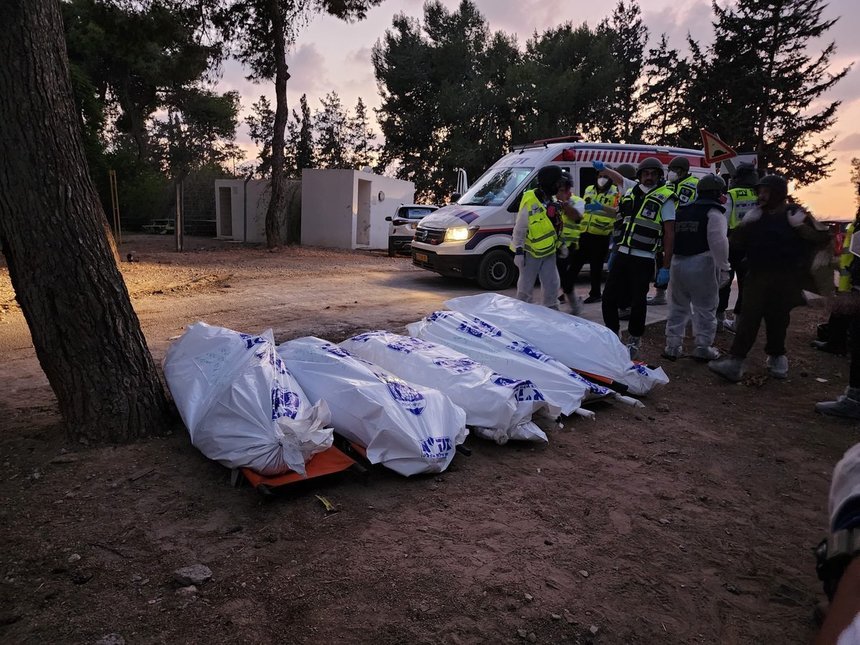 Masacrul dintr-un kibbutz israelian comis de Hamas a îngrozit până şi soldaţii obişnuiţi cu scenele dure. Familii întregi au fost ucise în paturile lor, unii au fost decapitaţi