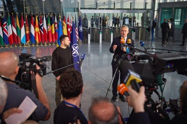 Statele Unite şi Marea Britanie anunţă noi ajutoare militare pentru Ucraina, Belgia promite că îi va da avioane F-15 începând din 2025