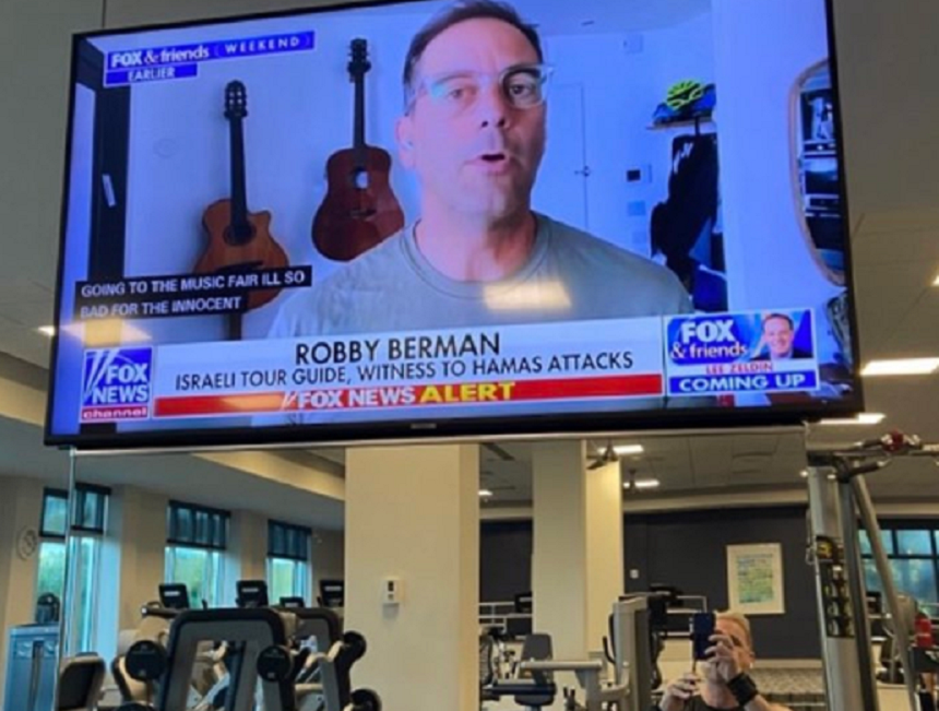 Un americano-israelian din Tel Aviv, Robby Berman, oferă 250.000 de dolari oricui ajută la eliberarea unui ostatic al Hamas. El a deschis o adresă de e-mail, onemillionshekels@gmail.com, şi o campanie în arabă pe reţele de socializare