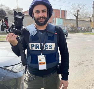 Un jurnalist video de la Reuters, Issam Abdallah, ucis în sudul Libanului, în timp ce acoperea tiruri la frontiera dintre Israel şi Liban
