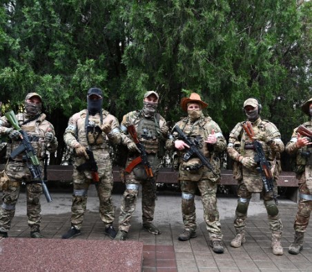 Noul Wagner? Un grup de mercenari ruşi îi recrutează pe foştii luptători ai lui Prigojin
