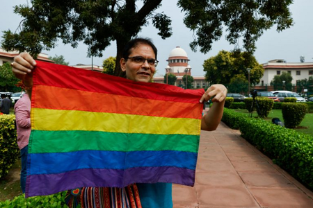 Curtea Supremă a Indiei anunţă că nu este ”abilitată” să legalizeze căsătoria între persoane de acelaşi sex şi că India are obligaţia să recunoască relaţiile între persoane de acelaşi sex şi să le protejeze de discriminare