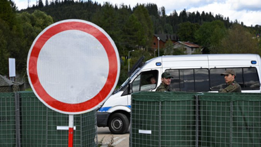 Austria introduce  controale la frontiera cu Cehia, după ce Germania a introdus controale ”staţionare” la frontiera cu Polonia, Cehia şi Elveţia, pentru a descuraja traficanţi de migranţi să schimbe ruta
