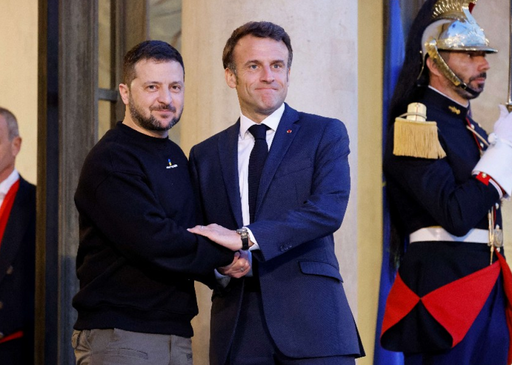 Macron îl asigură pe Zelenski de susţinerea sa, în pofida unei ”multiplicări a crizelor”