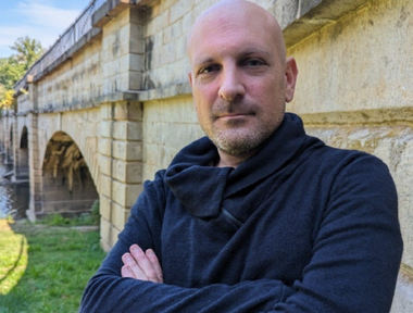 Un angajat al Departamentului de Stat demisionează din cauza ”asistenţei militare ucigaşe continue” pe care SUA o acordă Israelului în Războiul din Fâşia Gaza. Josh Paul acuză administraţia şi Congresul de părtinire, comoditate, faliment intelectual şi inerţie birocratică